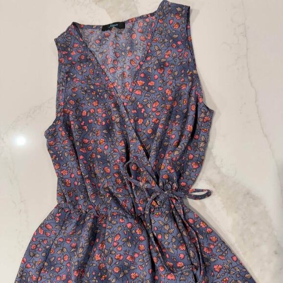 Soprano Dusty Gray Floral Wrap Dress Womens XS Sleeveless TieFront Ruffle Bottom - Picture 4 of 7